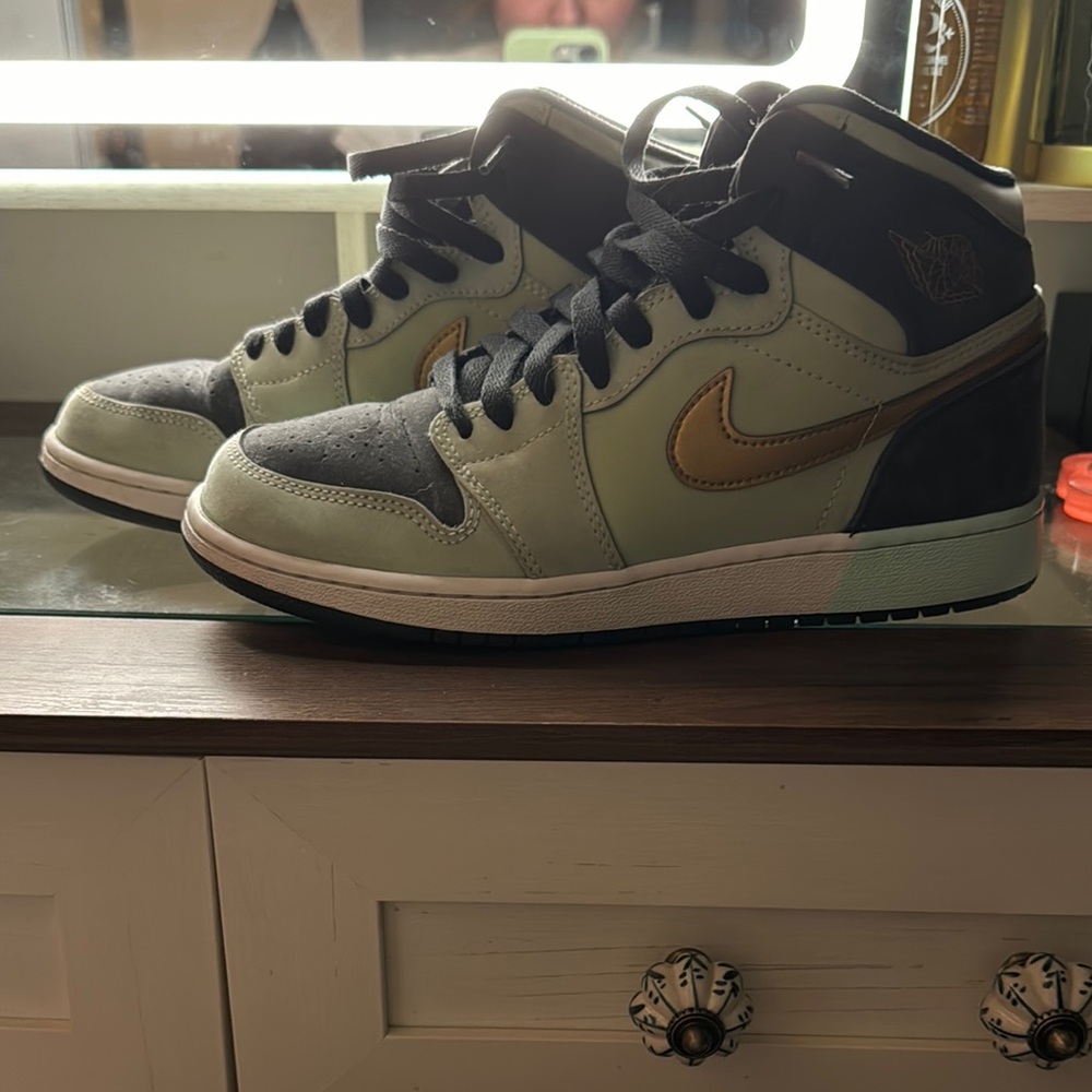 Nike Men's High-Top Sneakers - Black and Gold